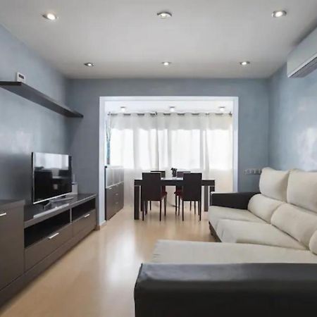 Apartamento Playa Con Piscina Parking Y 2 Habitac Castelldefels Bagian luar foto