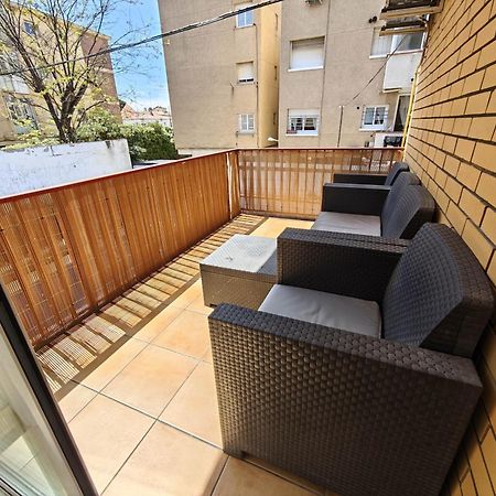 Apartamento Playa Con Piscina Parking Y 2 Habitac Castelldefels Bagian luar foto