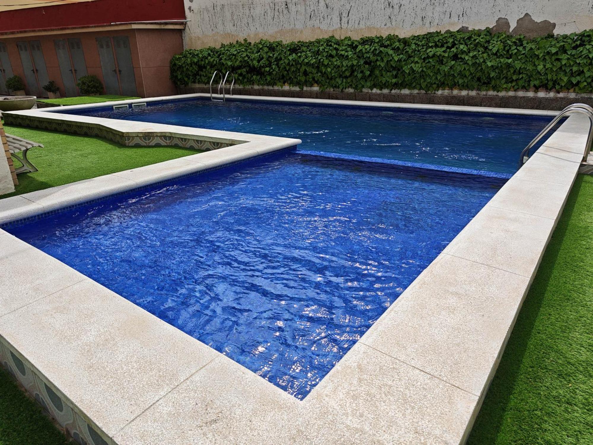 Apartamento Playa Con Piscina Parking Y 2 Habitac Castelldefels Bagian luar foto