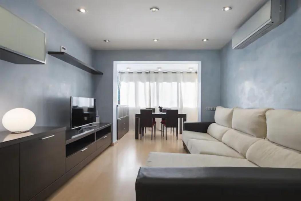 Apartamento Playa Con Piscina Parking Y 2 Habitac Castelldefels Bagian luar foto