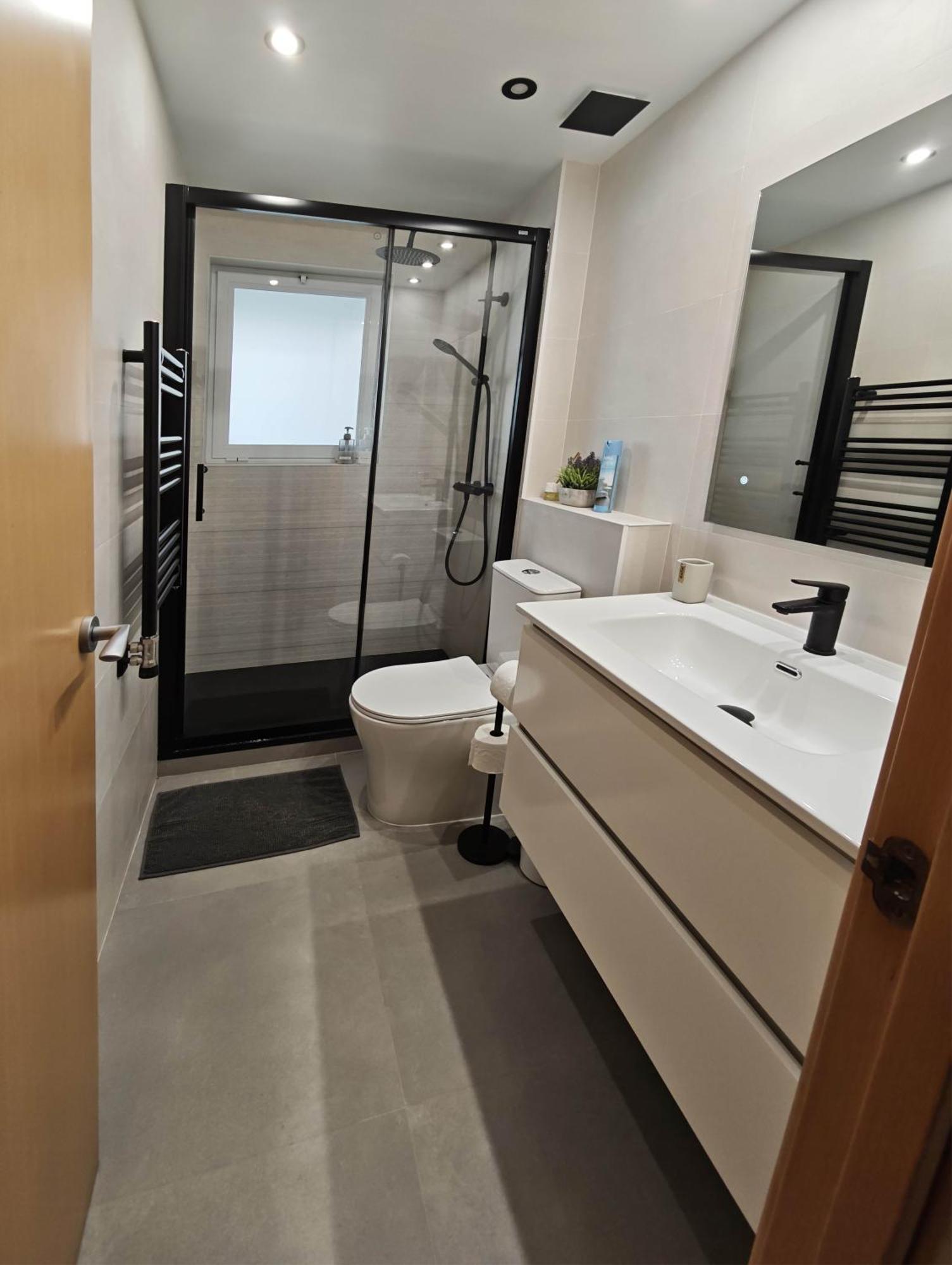 Apartamento Playa Con Piscina Parking Y 2 Habitac Castelldefels Bagian luar foto